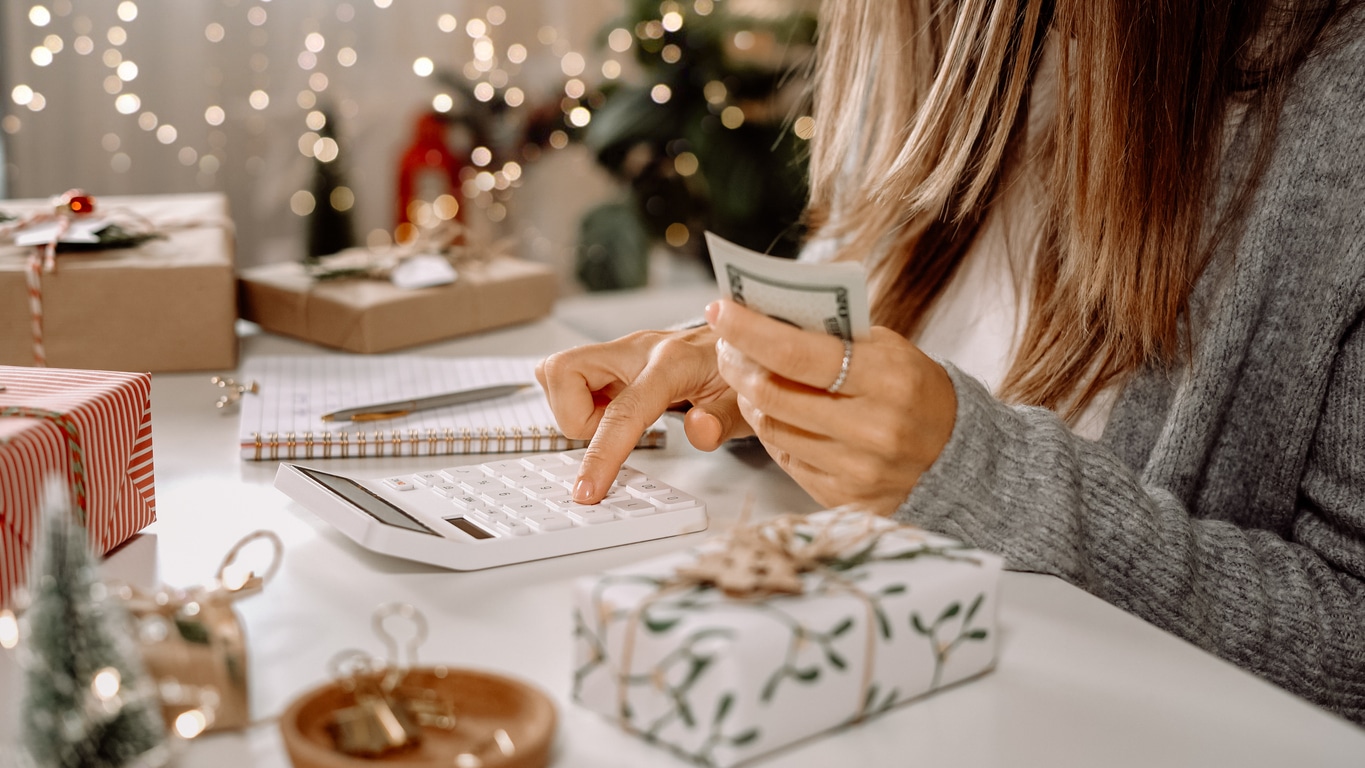 Nashville woman struggling with tracking holiday expenses without the help of digital banking tools.